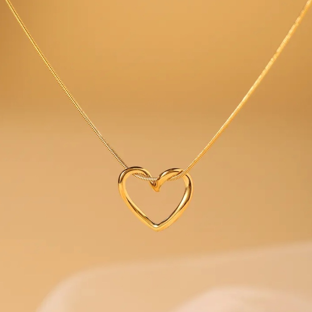Dainty Hear Shaped Necklace in Gold and Silver